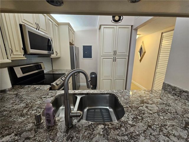 9610 Green Cypress LN 2, Fort Myers, FL 33905