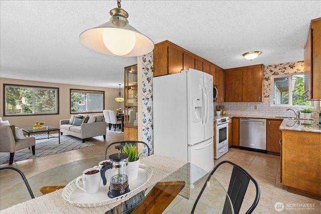 8505 236th Street SW, Edmonds, WA 98026