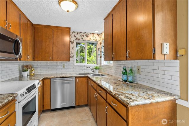 8505 236th Street SW, Edmonds, WA 98026
