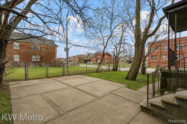 13300 La Salle Boulevard, Detroit, MI 48238