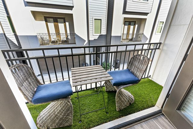 1329 Buescher Drive, Houston, TX 77043