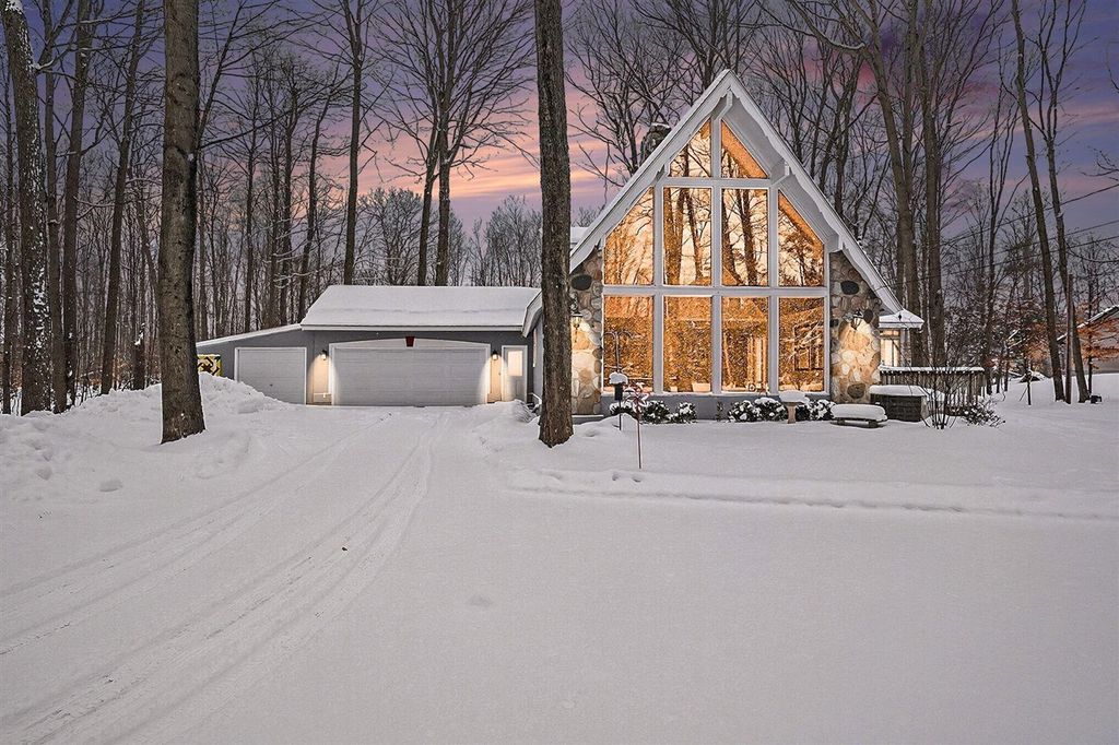 15390 Baldwin Street, West Olive, MI 49460