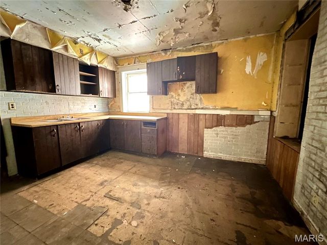 4240 California Avenue, St Louis, MO 63111