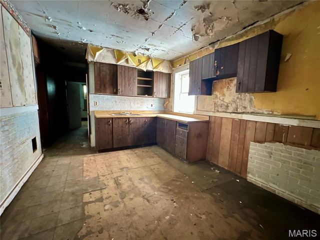 4240 California Avenue, St Louis, MO 63111