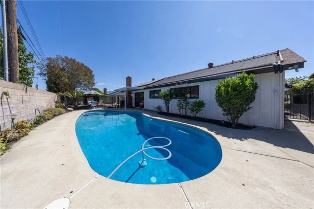 1370 Edgefield, Upland, CA 91786