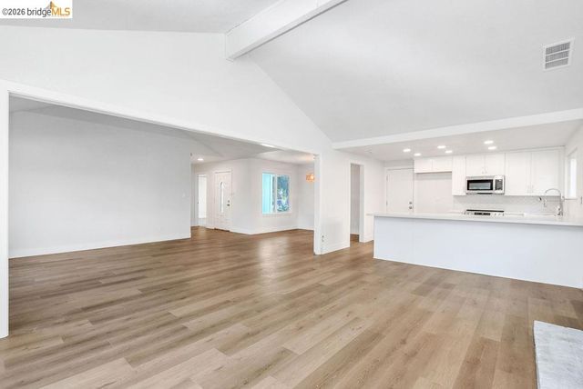 1060 Woodglen Dr, Oakley, CA 94561