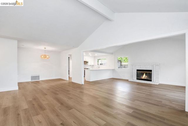 1060 Woodglen Dr, Oakley, CA 94561