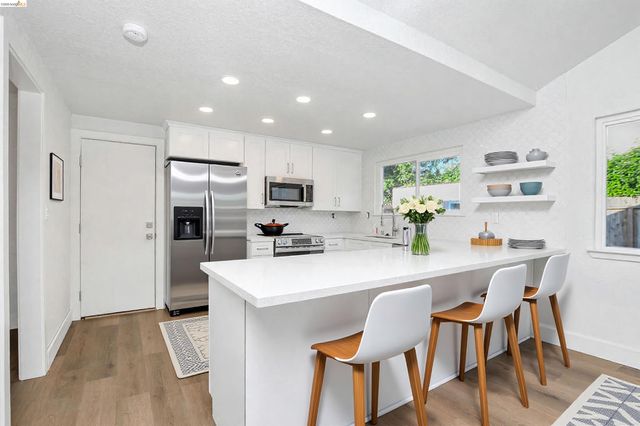 1060 Woodglen Dr, Oakley, CA 94561