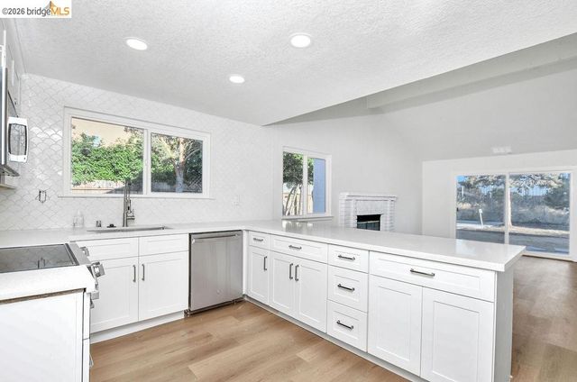 1060 Woodglen Dr, Oakley, CA 94561