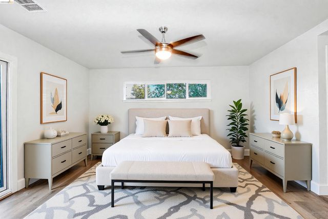 1060 Woodglen Dr, Oakley, CA 94561