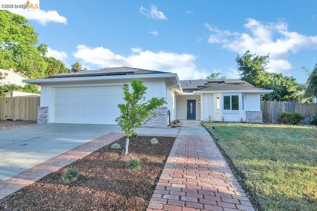 1060 Woodglen Dr, Oakley, CA 94561