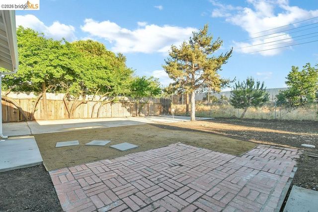 1060 Woodglen Dr, Oakley, CA 94561