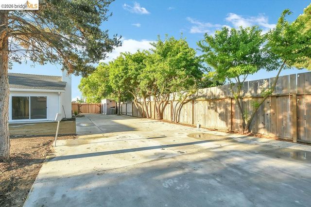 1060 Woodglen Dr, Oakley, CA 94561