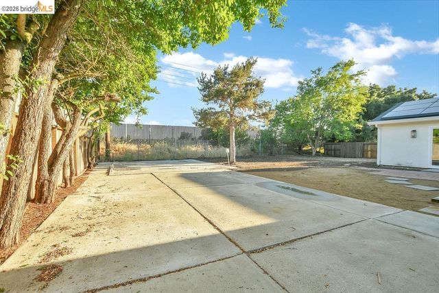 1060 Woodglen Dr, Oakley, CA 94561