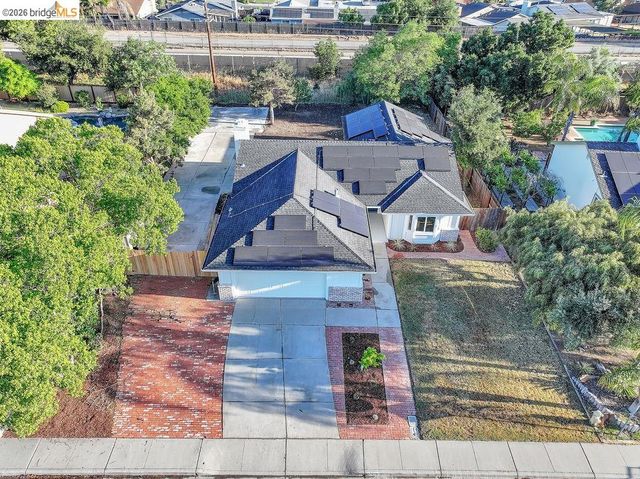 1060 Woodglen Dr, Oakley, CA 94561