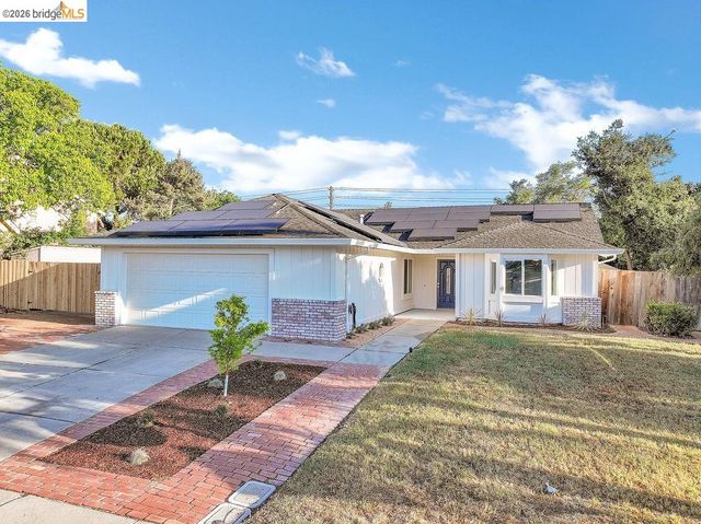 1060 Woodglen Dr, Oakley, CA 94561