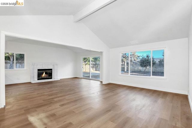 1060 Woodglen Dr, Oakley, CA 94561