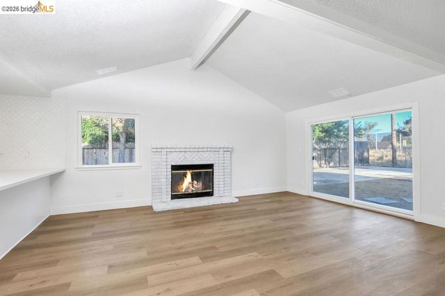 1060 Woodglen Dr, Oakley, CA 94561