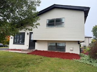 413 CANYON Trail, Carol Stream, IL 60188