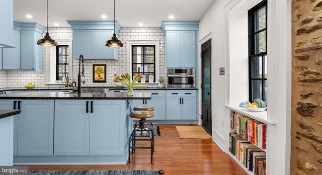 6521 LINCOLN DR, Philadelphia, PA 19119