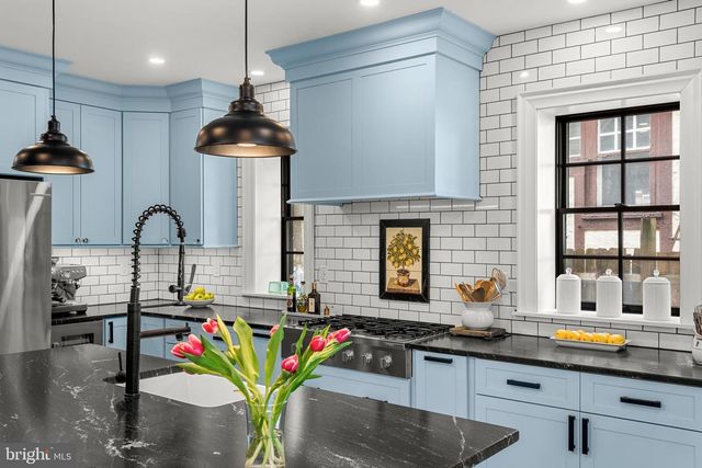 6521 LINCOLN DR, Philadelphia, PA 19119