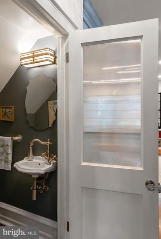 6521 LINCOLN DR, Philadelphia, PA 19119