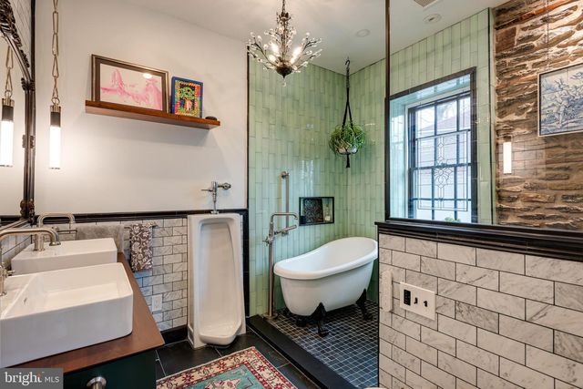 6521 LINCOLN DR, Philadelphia, PA 19119