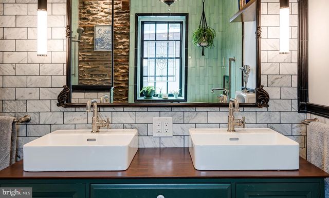 6521 LINCOLN DR, Philadelphia, PA 19119