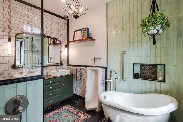 6521 LINCOLN DR, Philadelphia, PA 19119