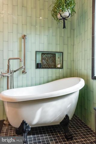 6521 LINCOLN DR, Philadelphia, PA 19119