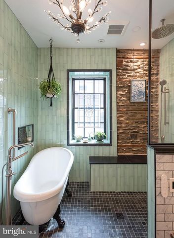 6521 LINCOLN DR, Philadelphia, PA 19119