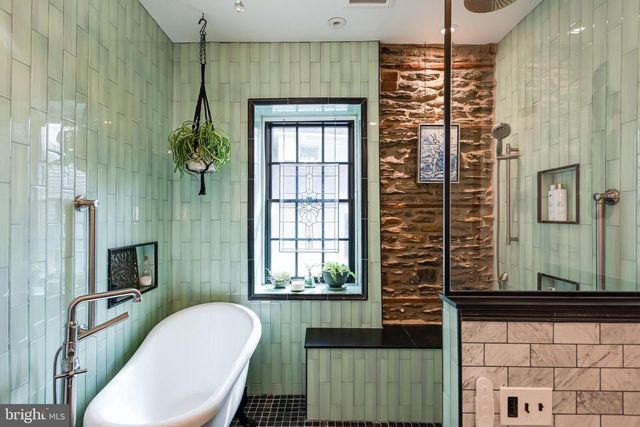 6521 LINCOLN DR, Philadelphia, PA 19119