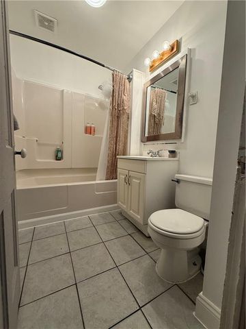 3800 Roanoke Road, Kansas City, MO 64111