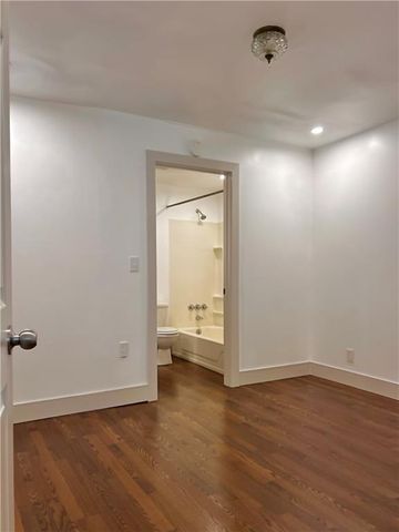 3800 Roanoke Road, Kansas City, MO 64111