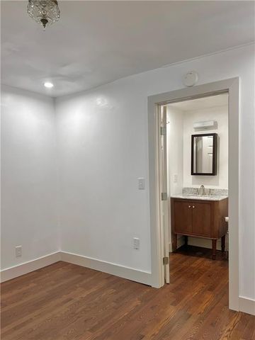 3800 Roanoke Road, Kansas City, MO 64111