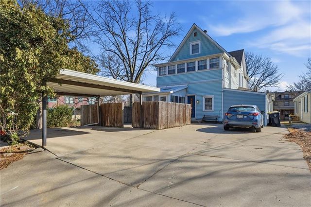 3800 Roanoke Road, Kansas City, MO 64111