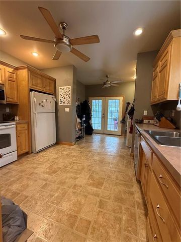 3800 Roanoke Road, Kansas City, MO 64111