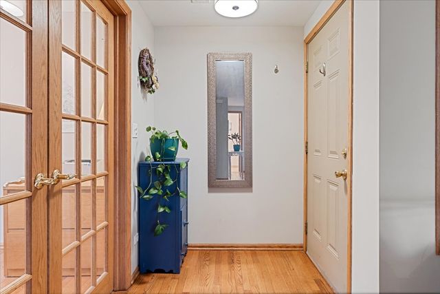 407 S Oak Park Avenue H, Oak Park, IL 60302