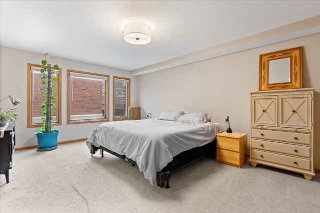 407 S Oak Park Avenue H, Oak Park, IL 60302