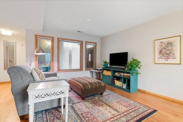 407 S Oak Park Avenue H, Oak Park, IL 60302