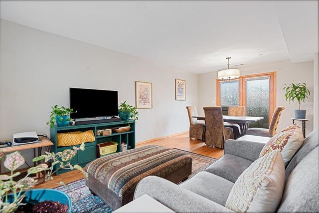 407 S Oak Park Avenue H, Oak Park, IL 60302