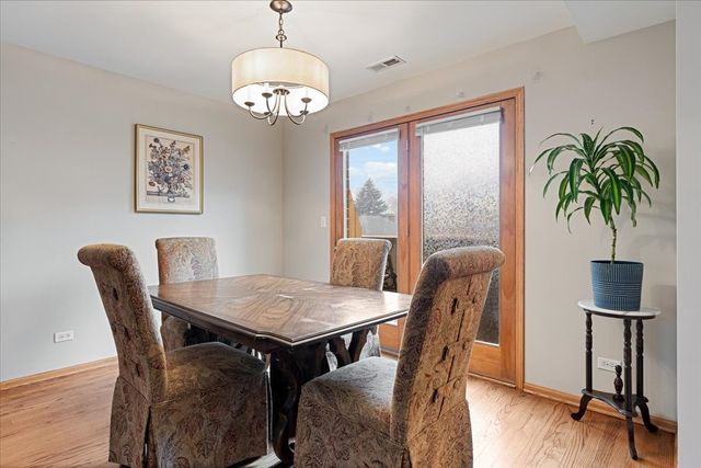 407 S Oak Park Avenue H, Oak Park, IL 60302