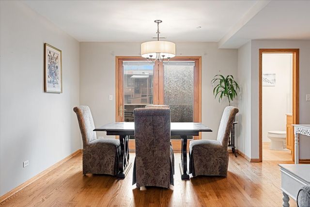 407 S Oak Park Avenue H, Oak Park, IL 60302