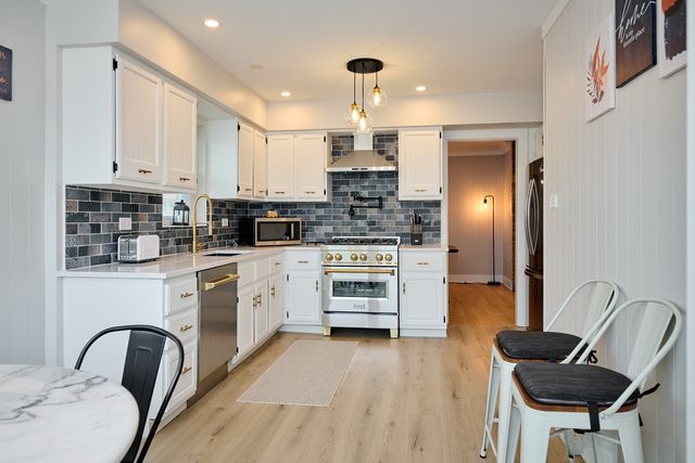 4555 Cleveland Street, Skokie, IL 60076