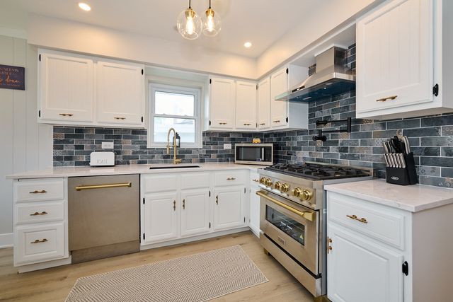 4555 Cleveland Street, Skokie, IL 60076