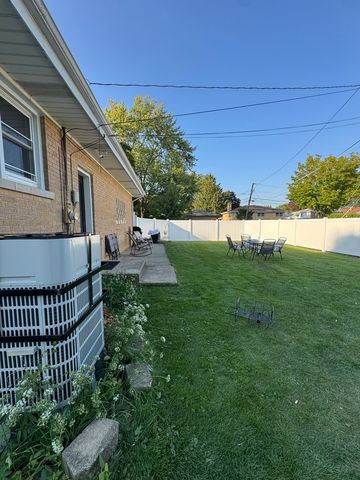 4555 Cleveland Street, Skokie, IL 60076