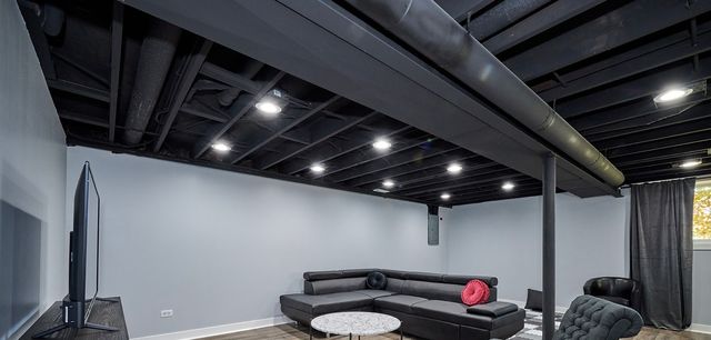 4555 Cleveland Street, Skokie, IL 60076