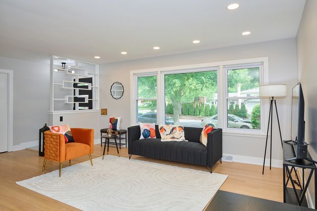 4555 Cleveland Street, Skokie, IL 60076