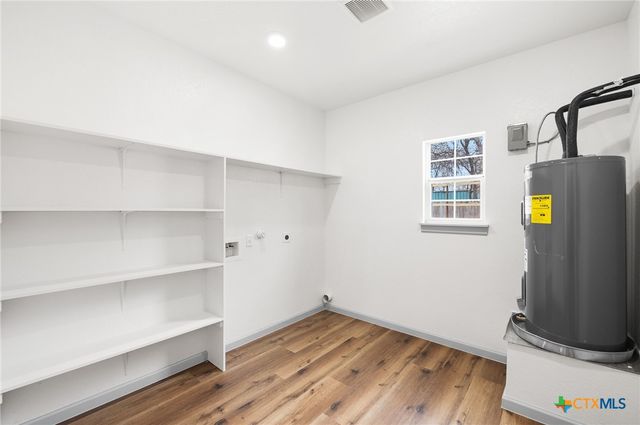 3811 Waterwood Pass Drive, Elmendorf, TX 78112