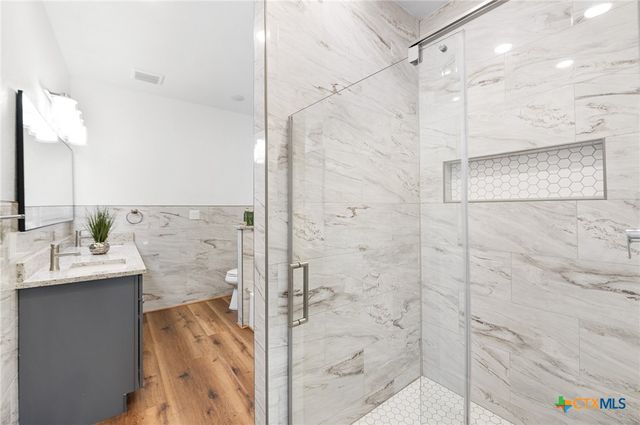 3811 Waterwood Pass Drive, Elmendorf, TX 78112